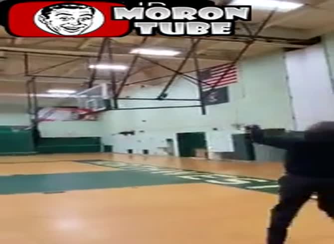 Video :Barack Obama lights up the canvas with a spectacular 3-point shot
